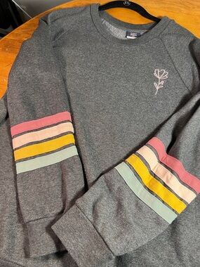 Cozy Dark Gray Crewneck Sweetwater Floral Sweatshirt with Pastel Sleeve Stripes